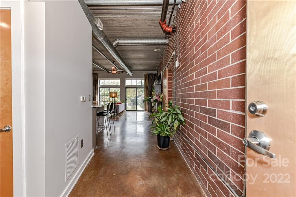 626 N Graham Street Unit: 210