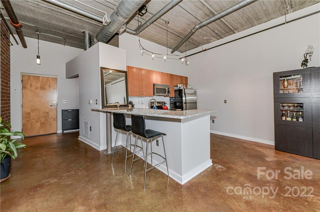 626 N Graham Street Unit: 210