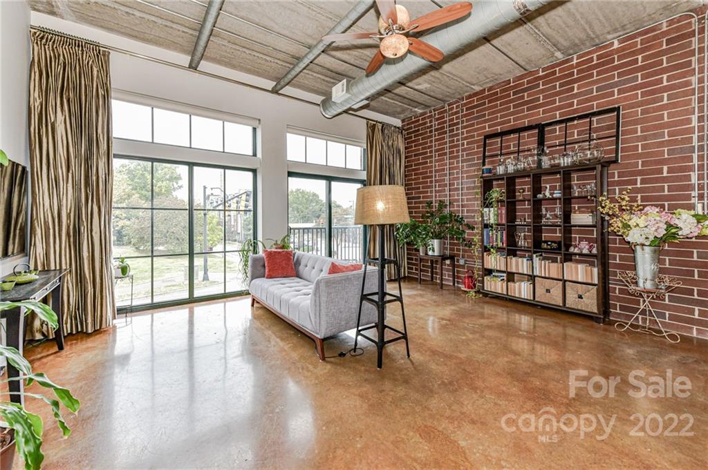 626 N Graham Street Unit: 210