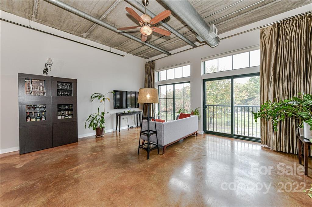 626 N Graham Street Unit: 210