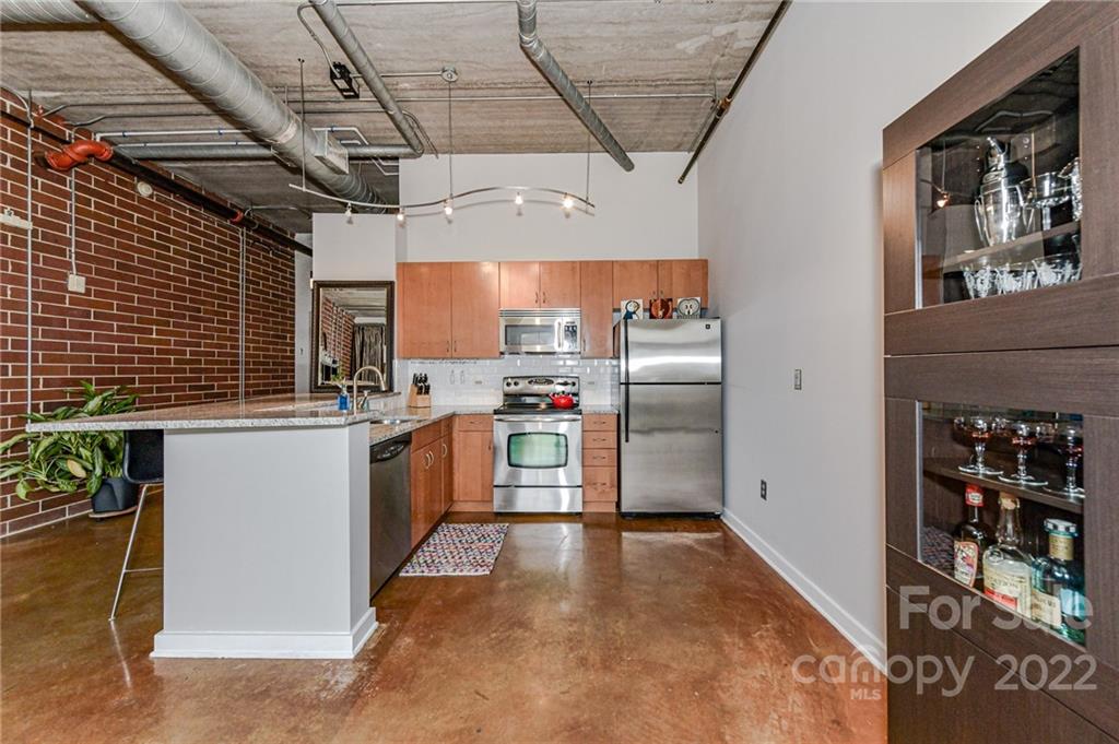 626 N Graham Street Unit: 210