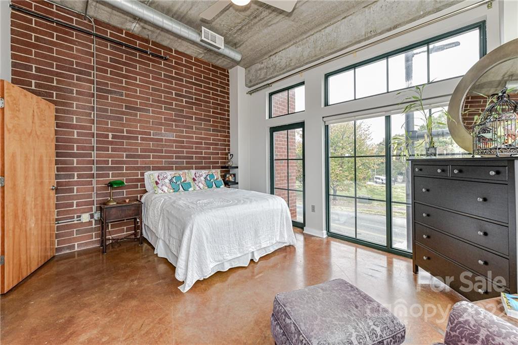 626 N Graham Street Unit: 210