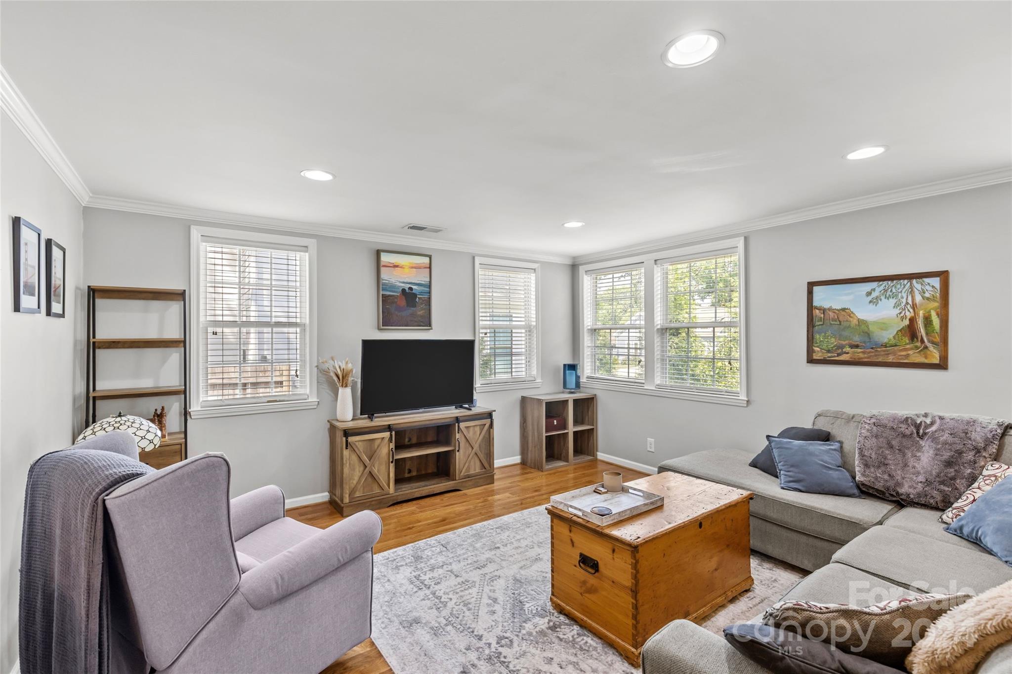 2409 Barry Street