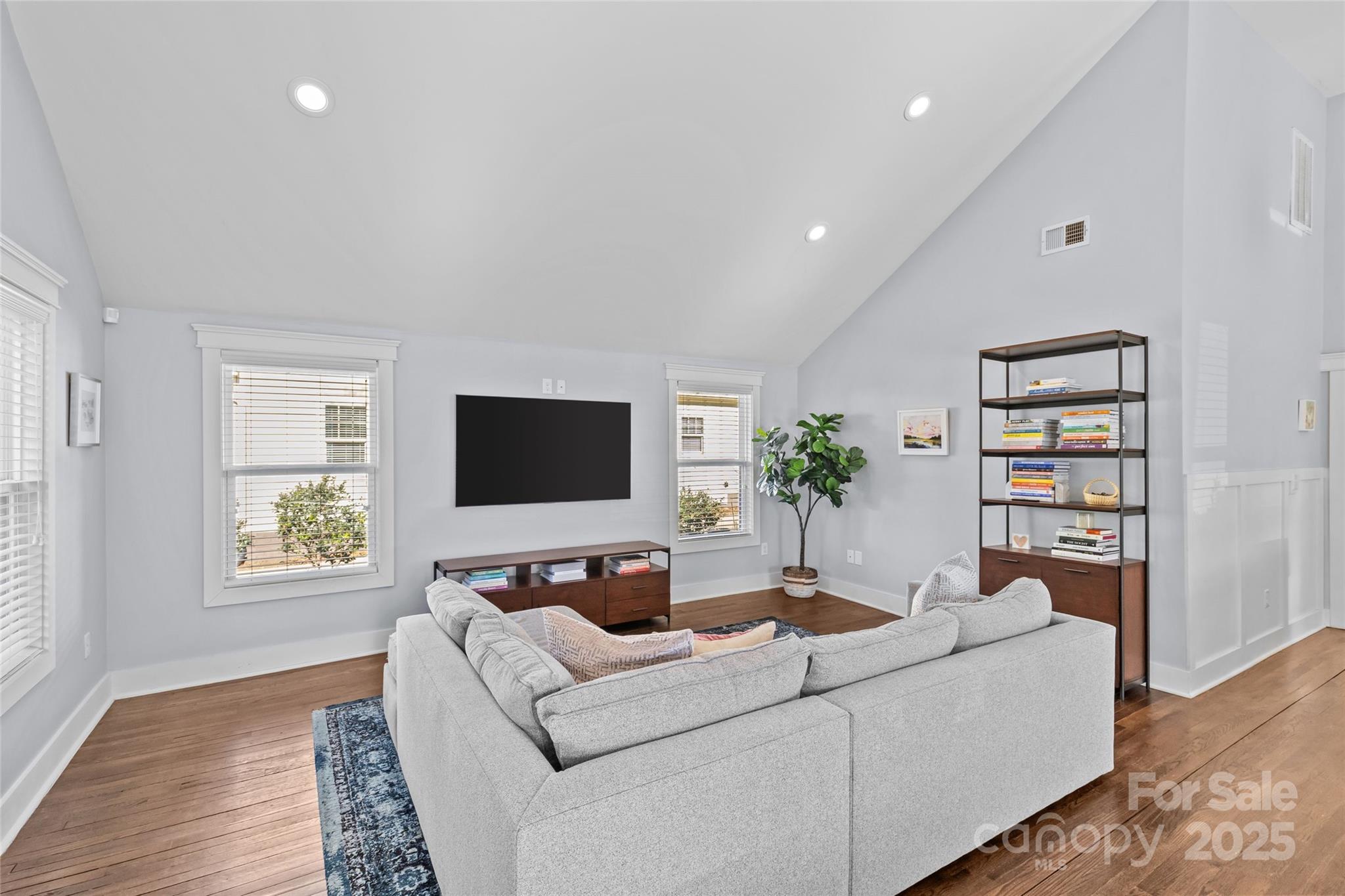 2328 Barry Street