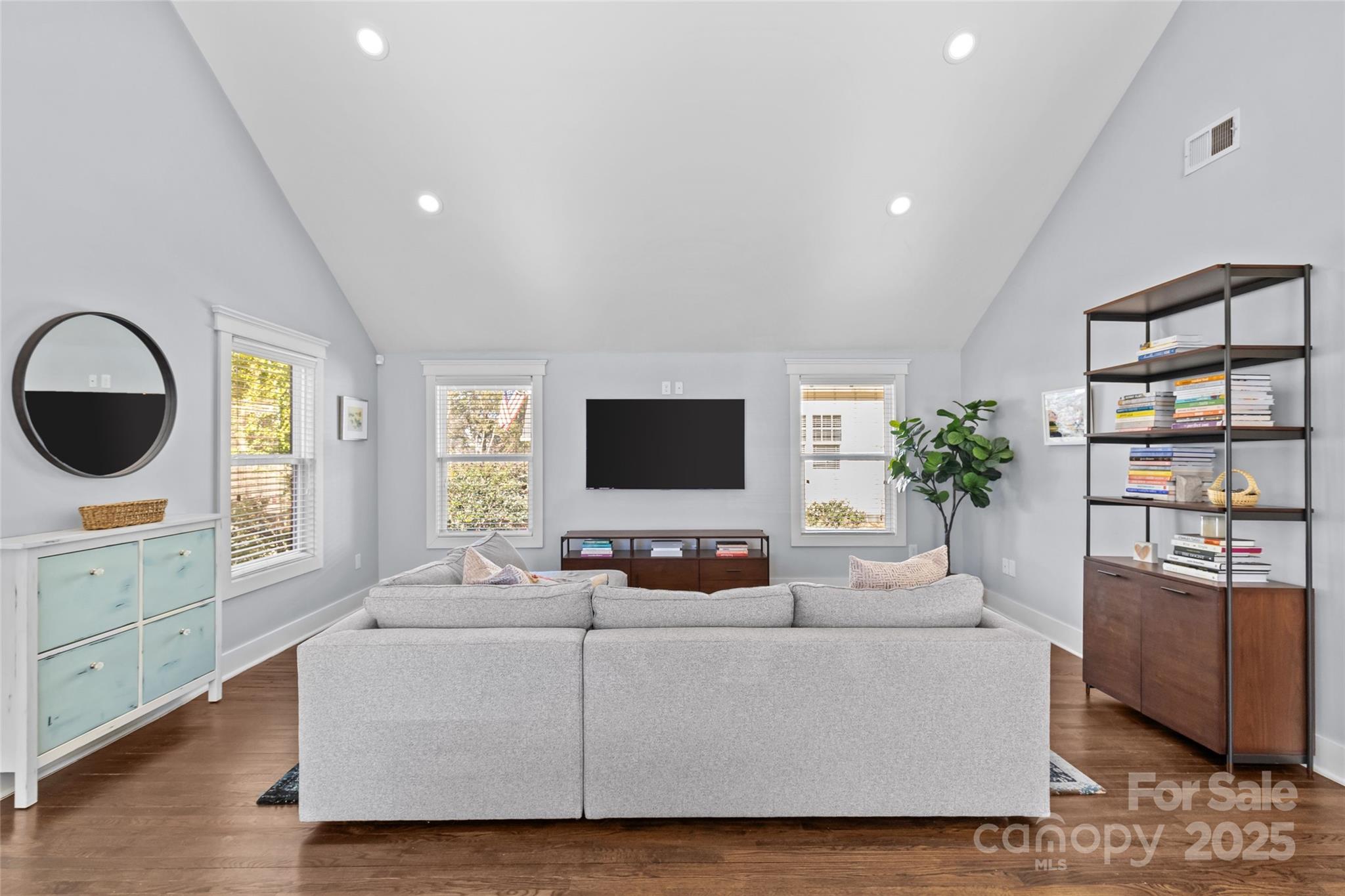 2328 Barry Street