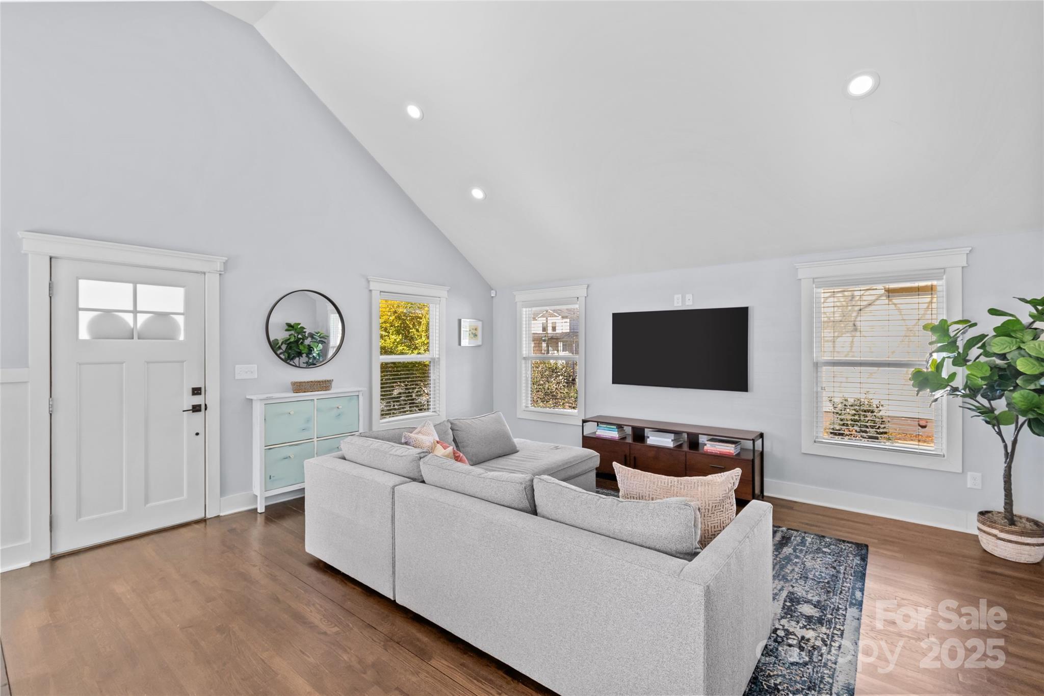 2328 Barry Street