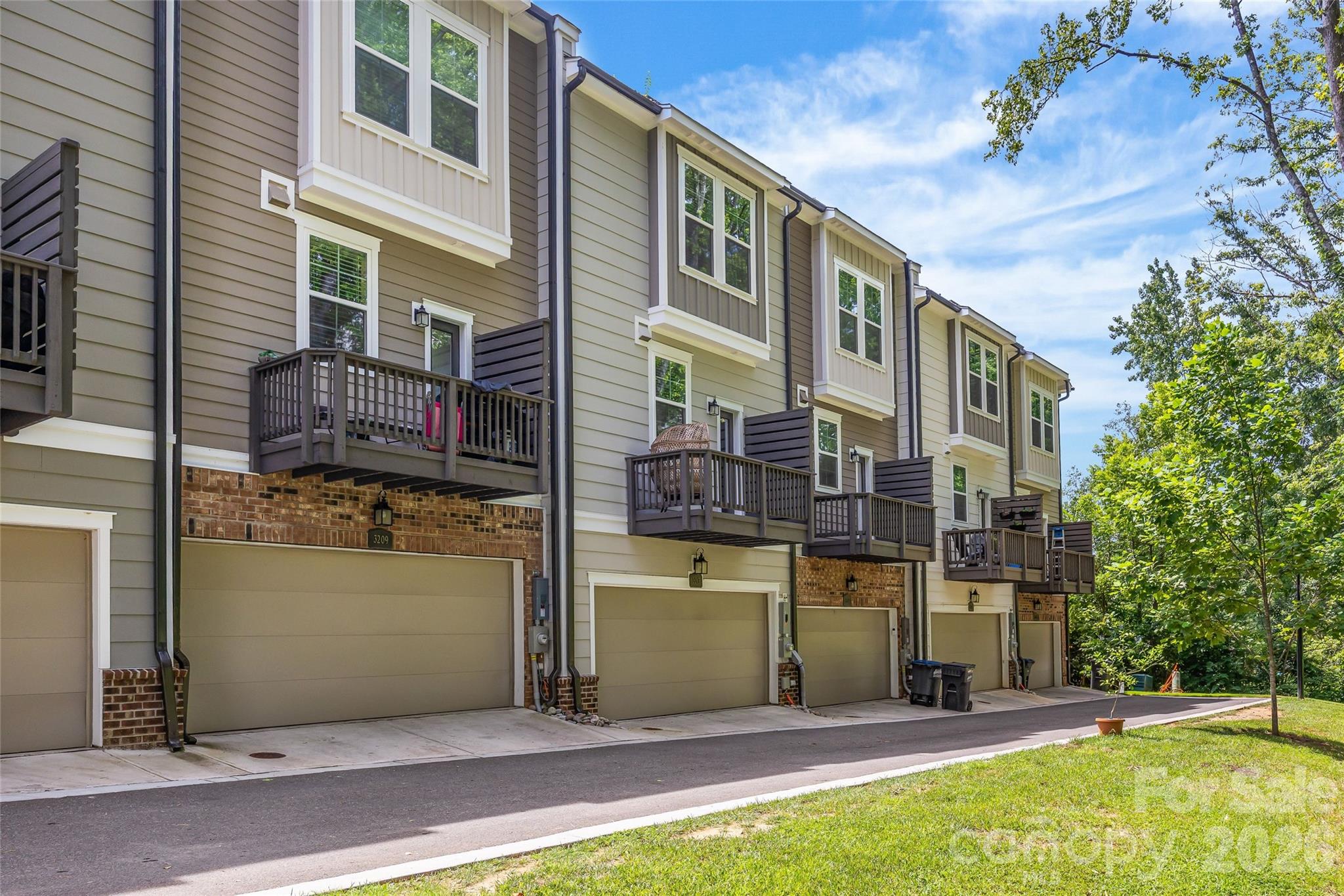 3213 Zenith Lane