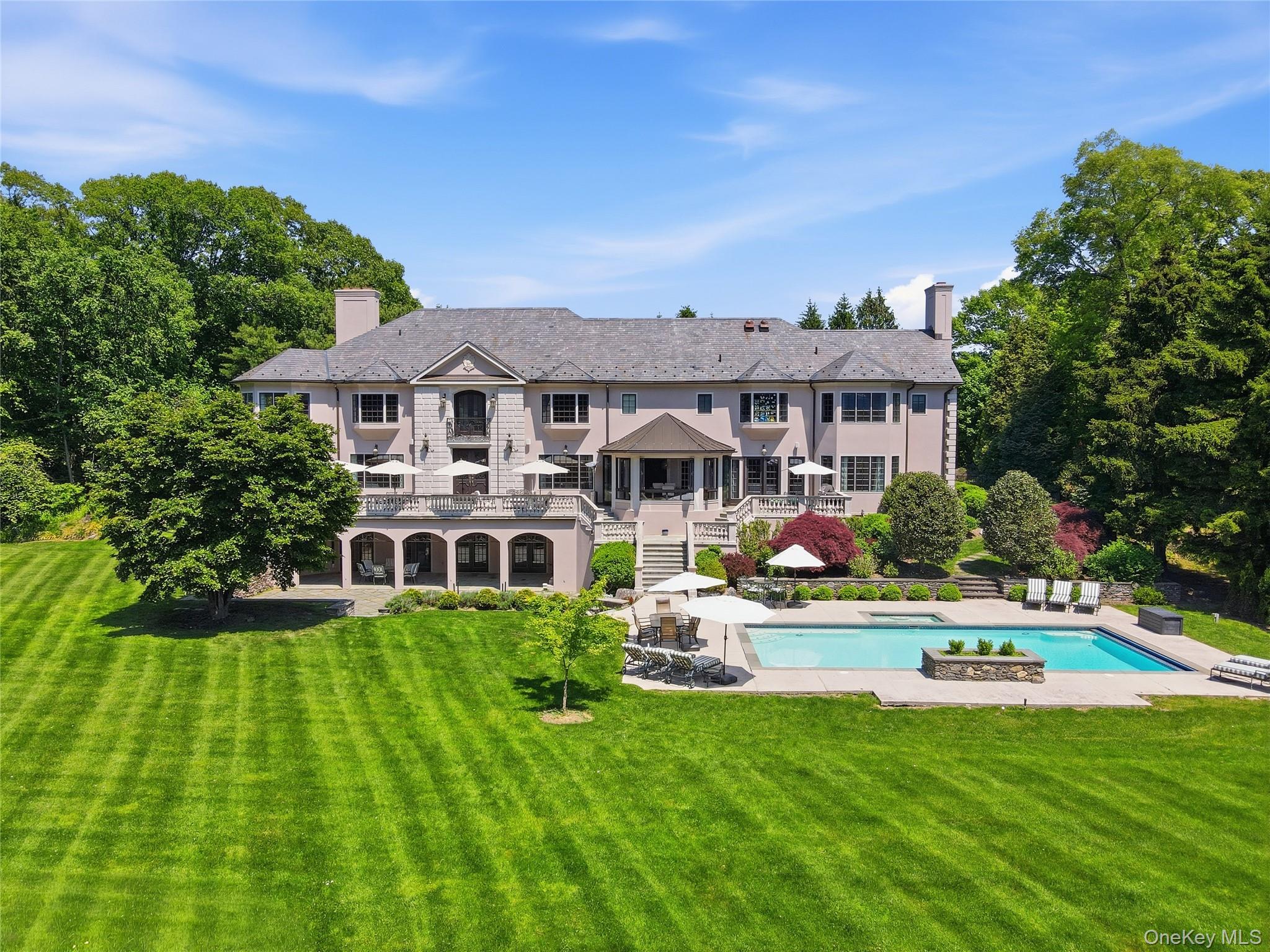 1 Laurelwood Court