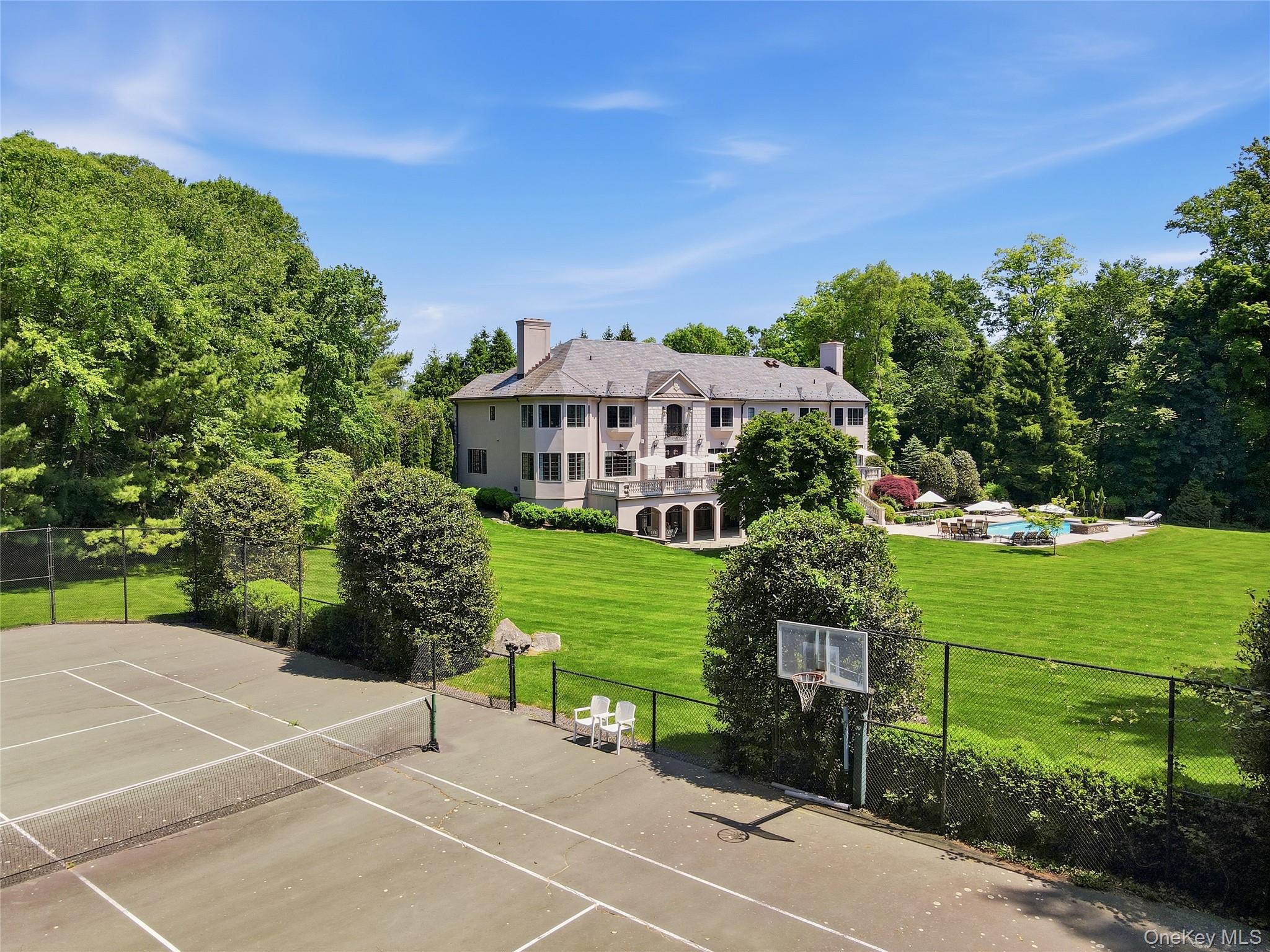 1 Laurelwood Court