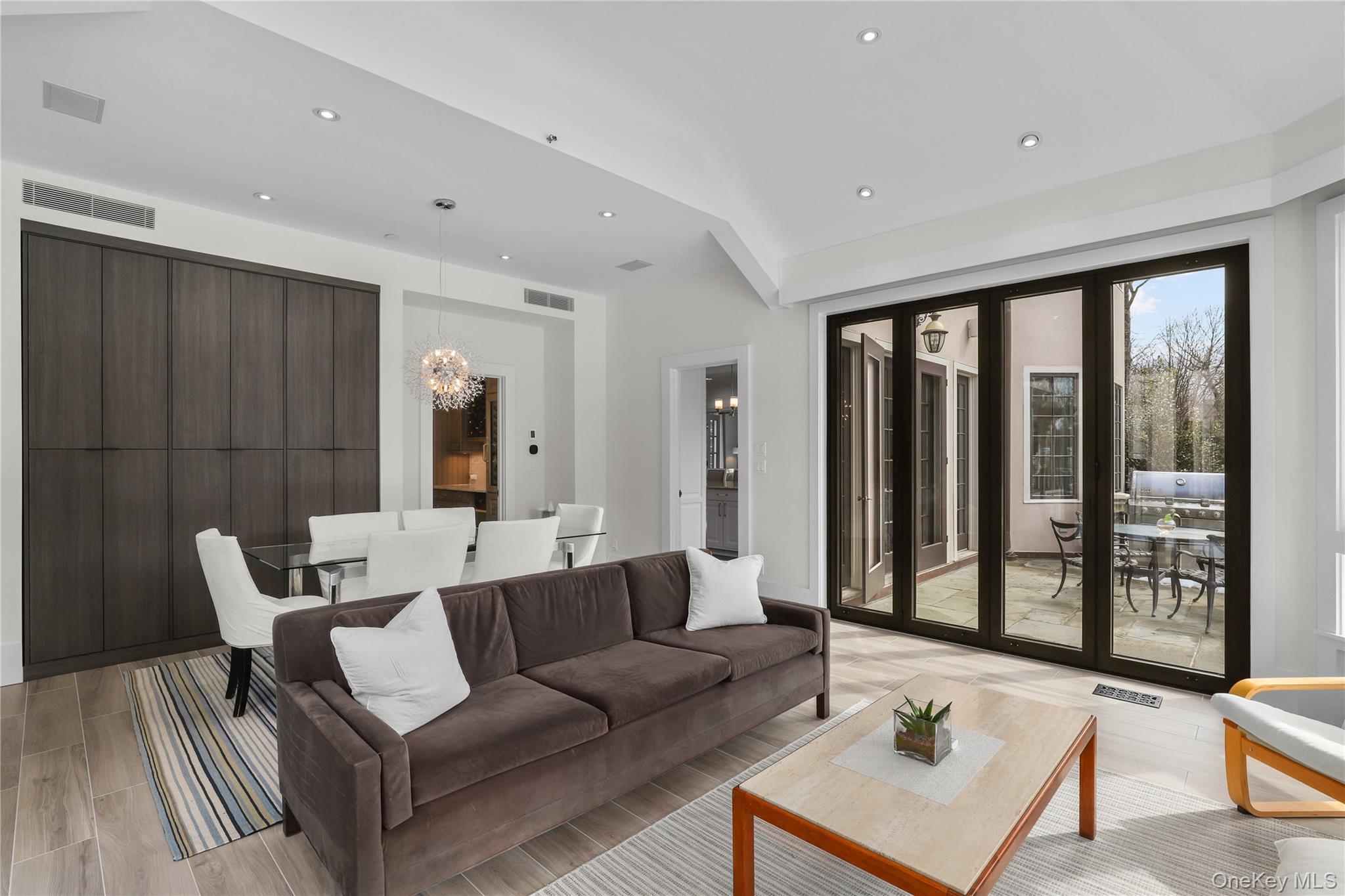 1 Laurelwood Court