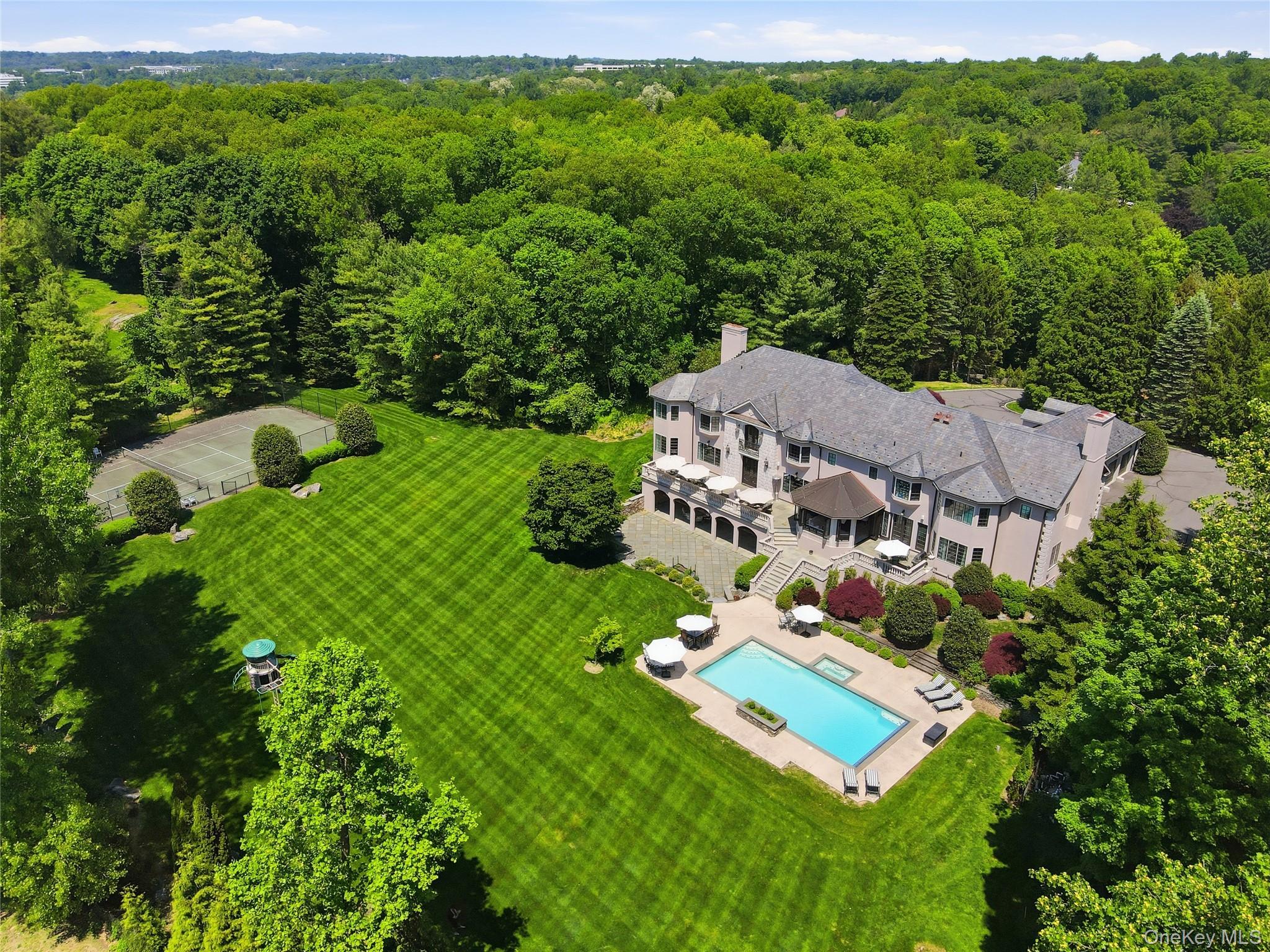 1 Laurelwood Court