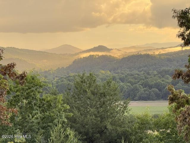 8,9 8,9 Downings Creek Road