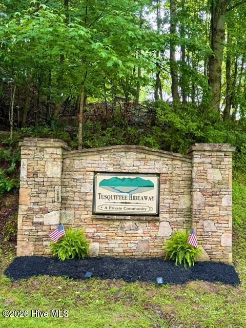 8,9 8,9 Downings Creek Road