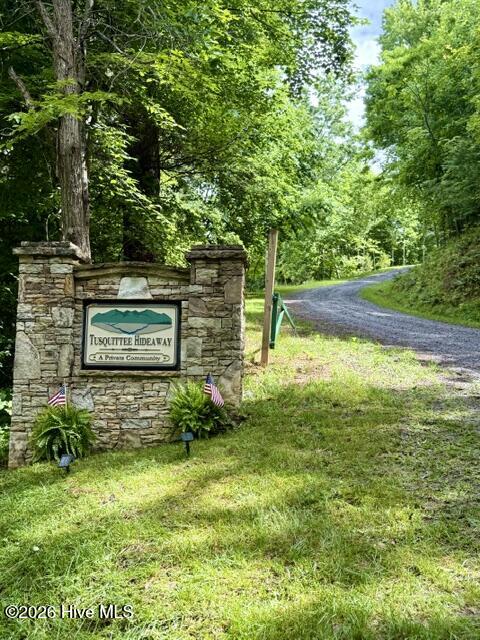 8,9 8,9 Downings Creek Road