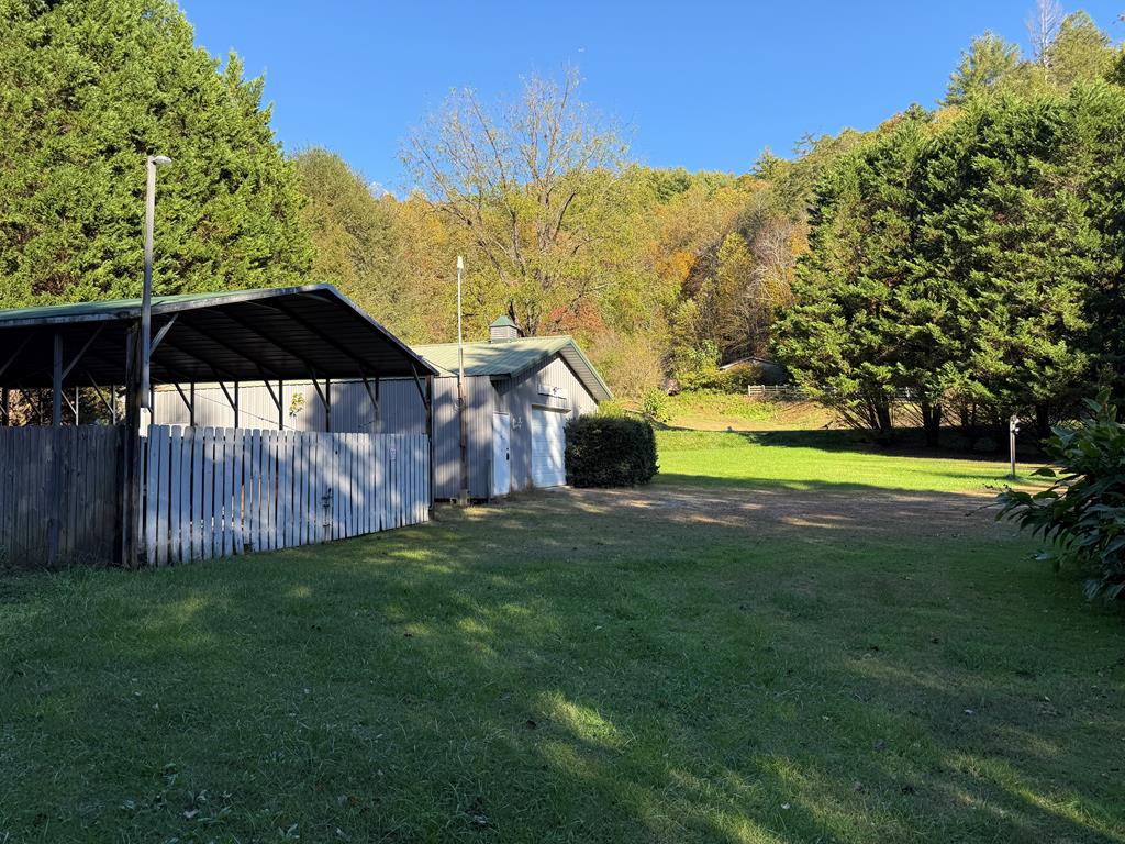 3335 Upper Peachtree