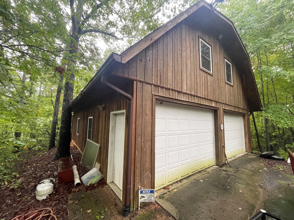 1976 Beaver Creek Road