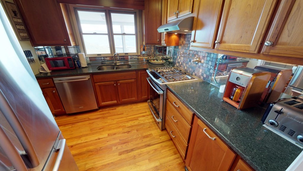 1976 Beaver Creek Road