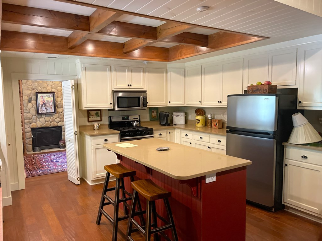 1635 Davis Creek Road