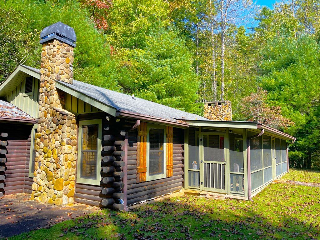 1635 Davis Creek Road