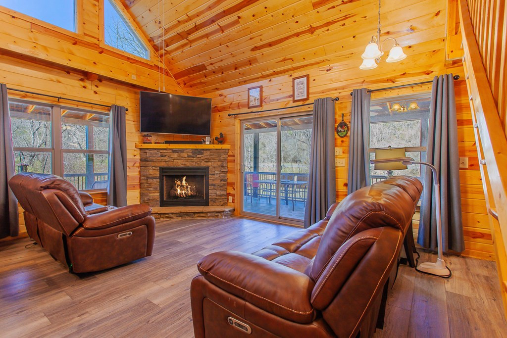 1095 Harshaw Farm Drive