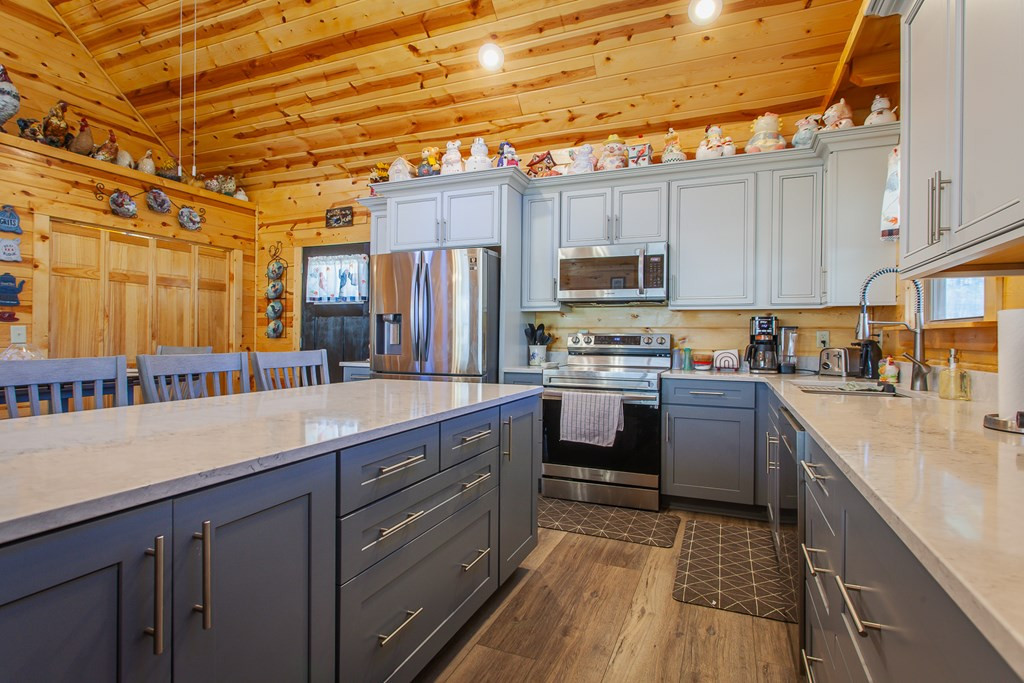 1095 Harshaw Farm Drive