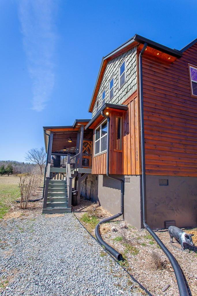 1095 Harshaw Farm Drive