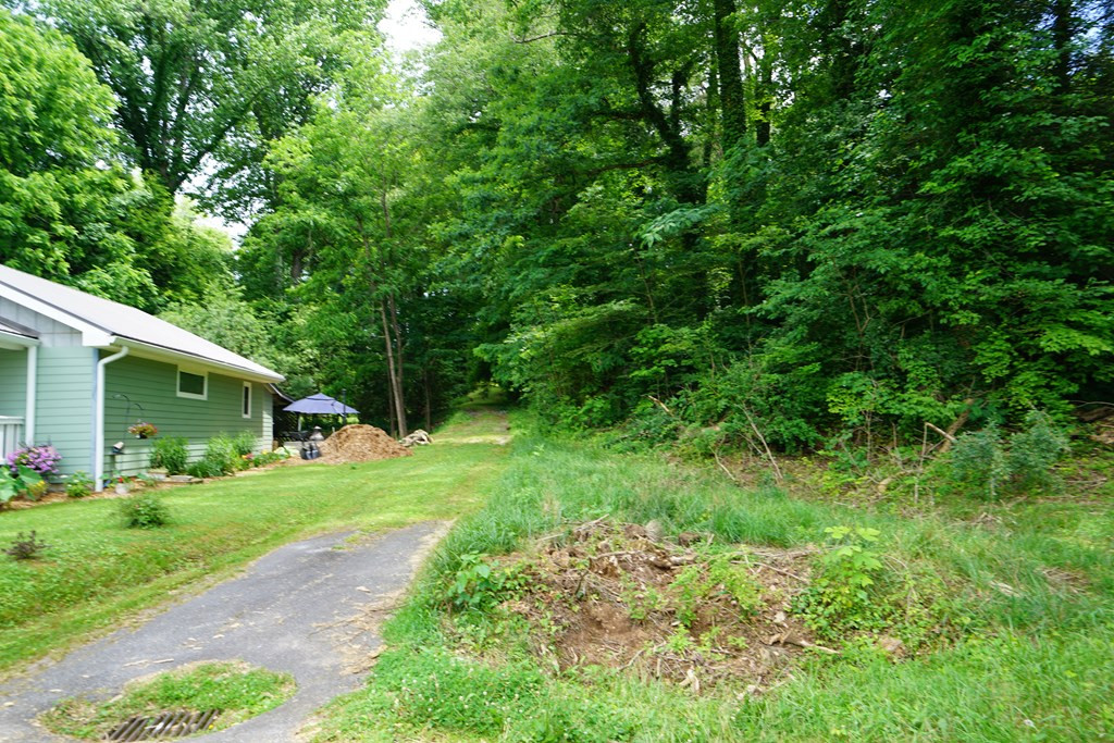 00 E Avenue