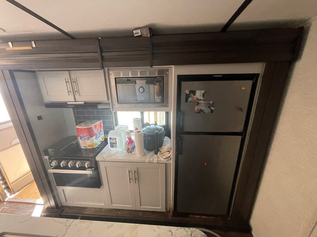 14 Farveu Crest Drive