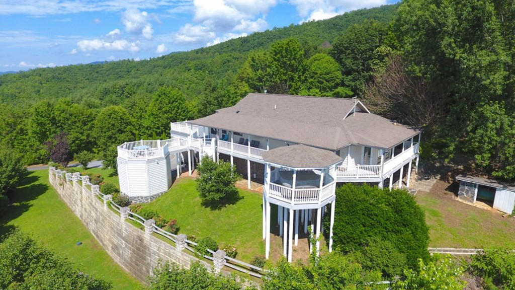 1976 Beaver Creek Road