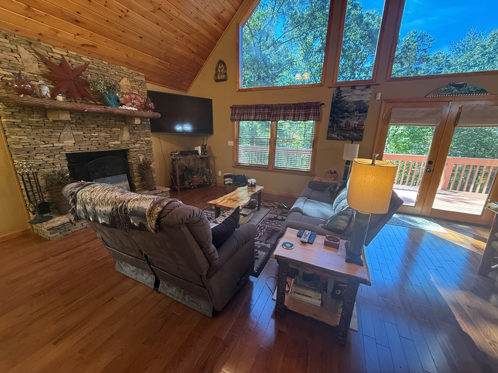 552 Leonard Lane