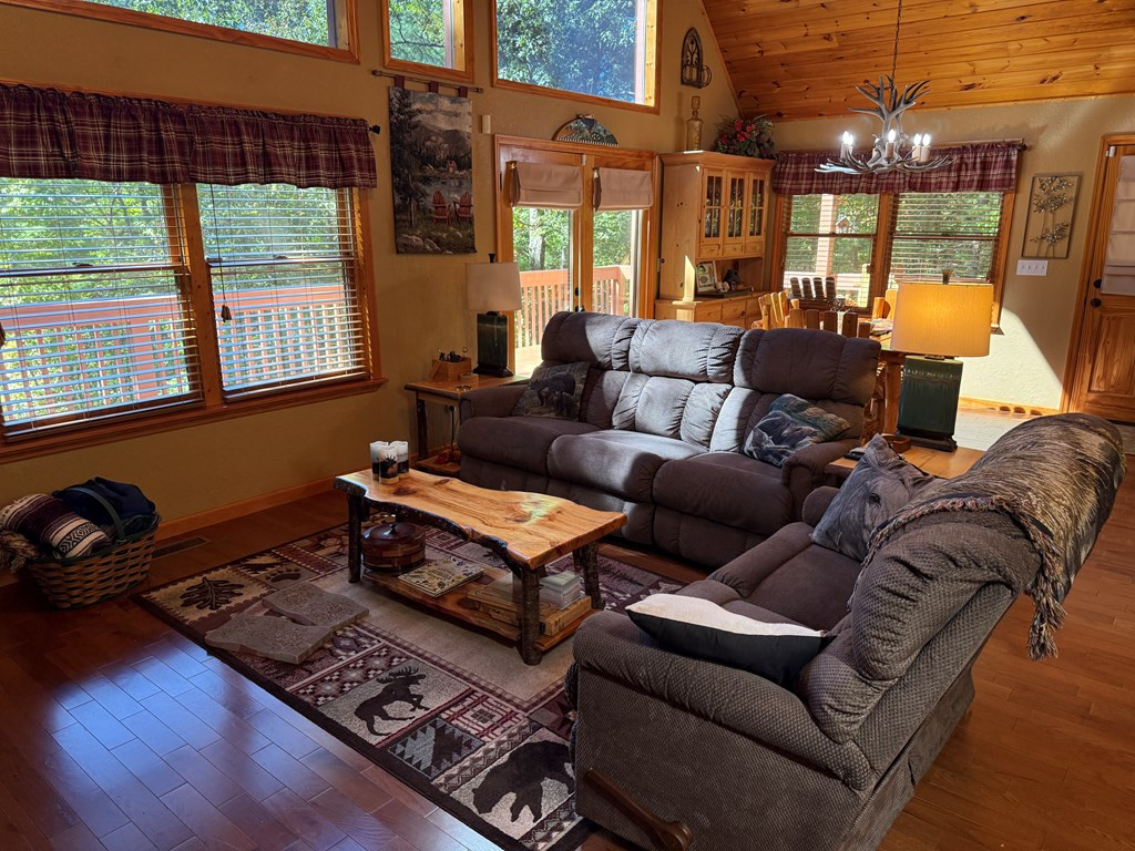 552 Leonard Lane