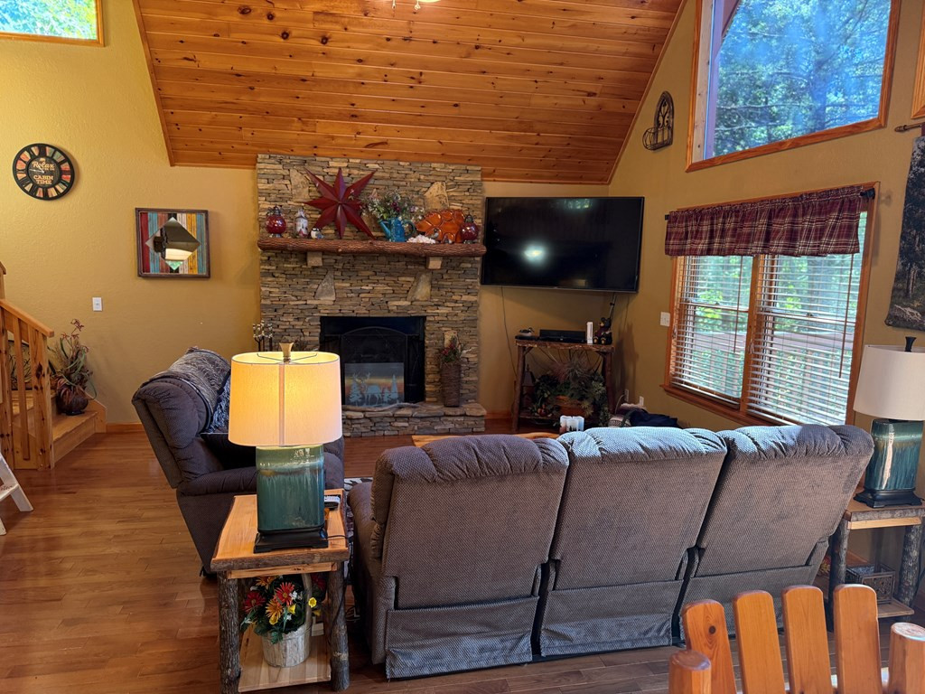 552 Leonard Lane
