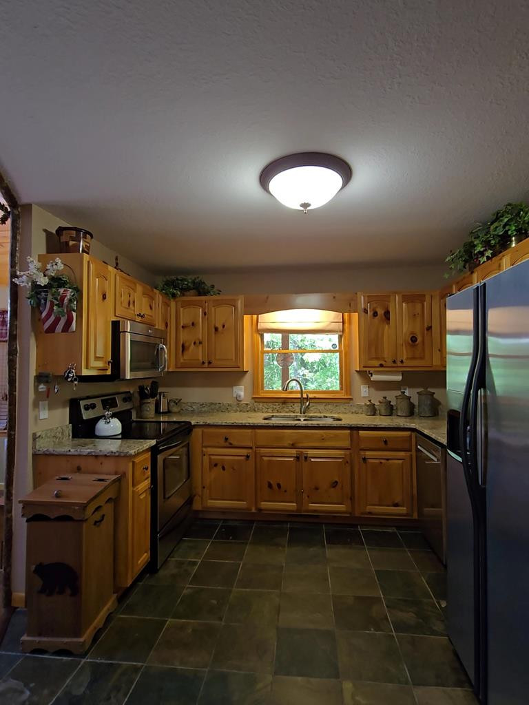 552 Leonard Lane