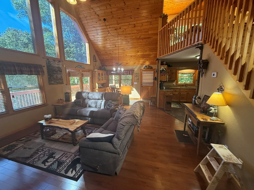 552 Leonard Lane