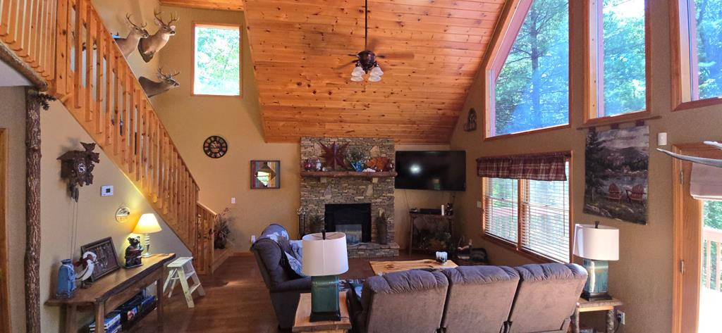 552 Leonard Lane