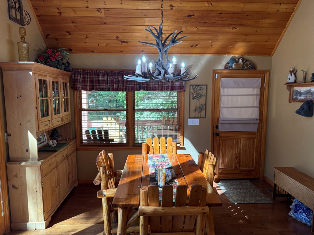 552 Leonard Lane