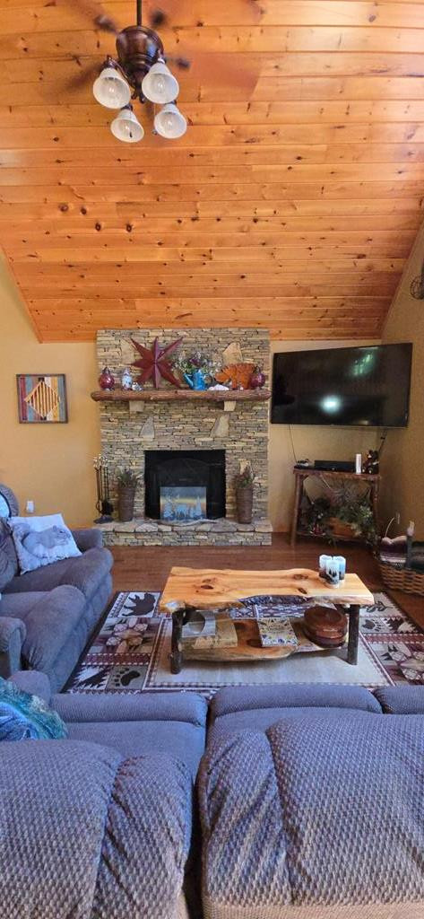 552 Leonard Lane