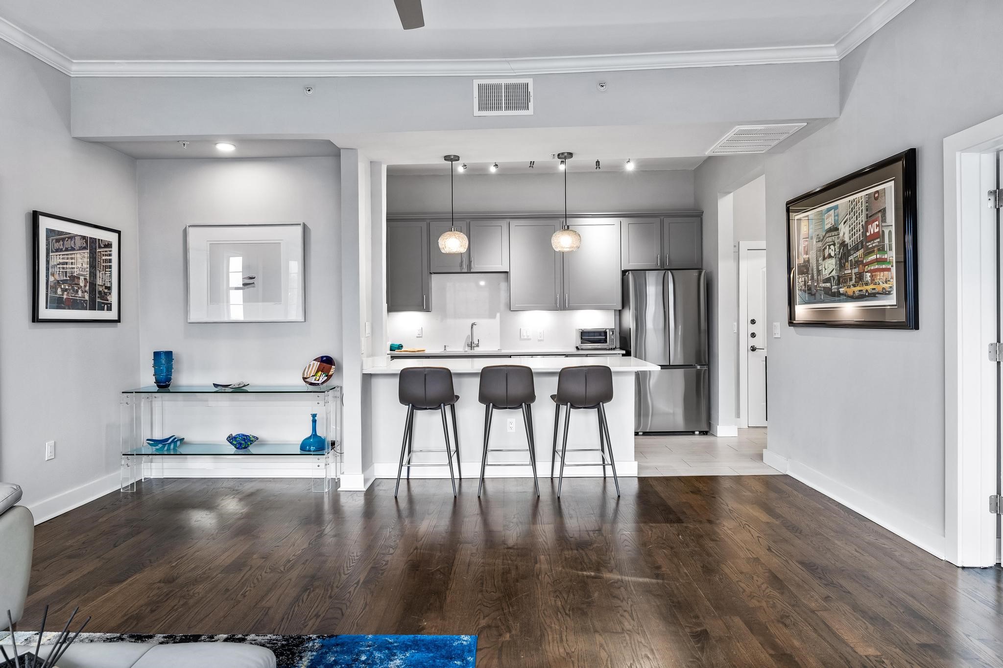 3225 Turtle Creek Boulevard Unit: 1024