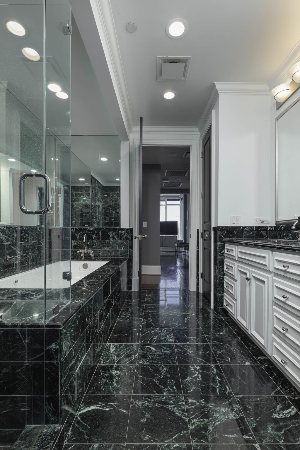 3505 Turtle Creek Boulevard Unit: 4E