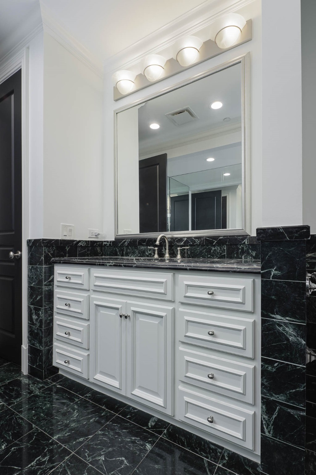 3505 Turtle Creek Boulevard Unit: 4E