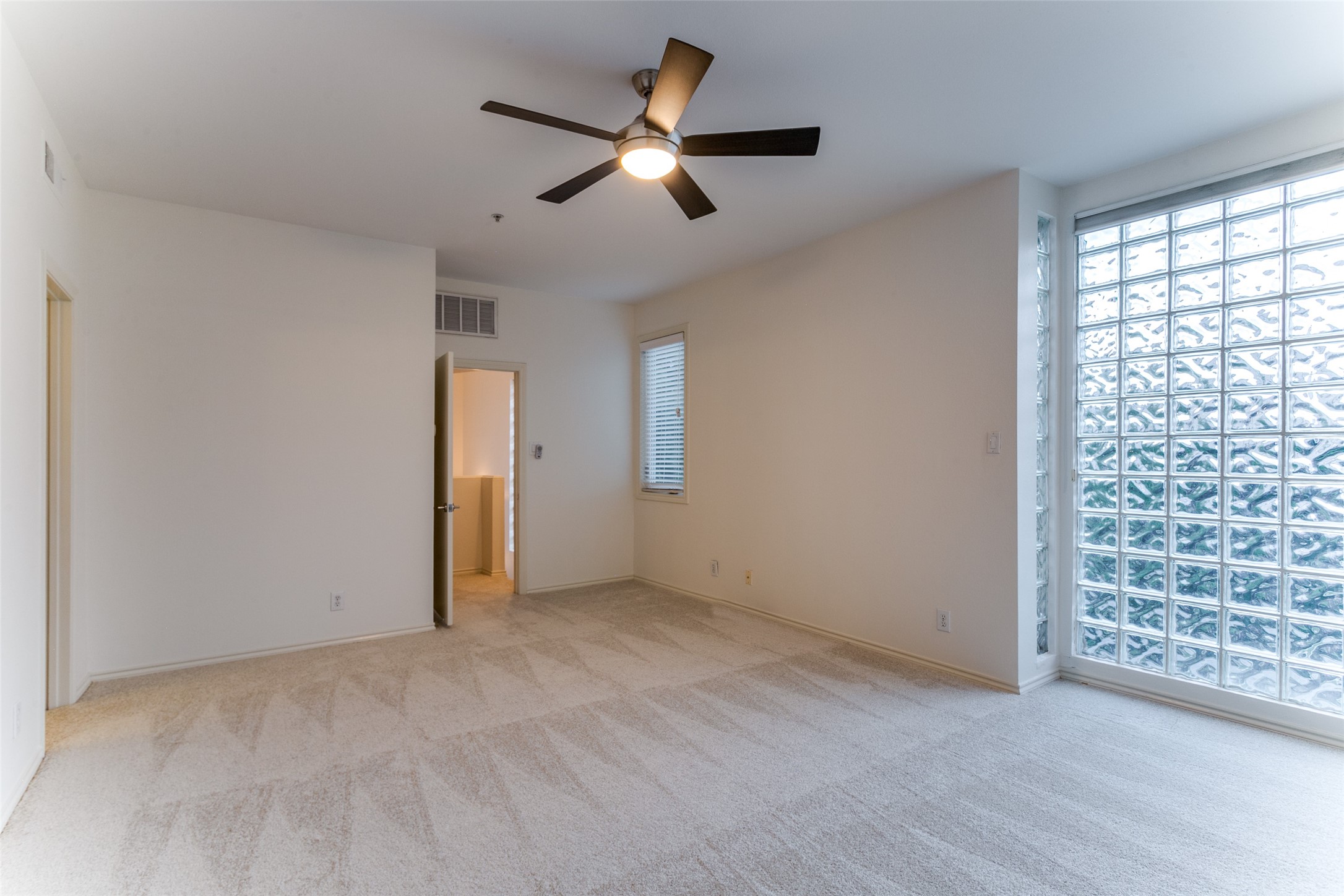 4040 Avondale Avenue 401