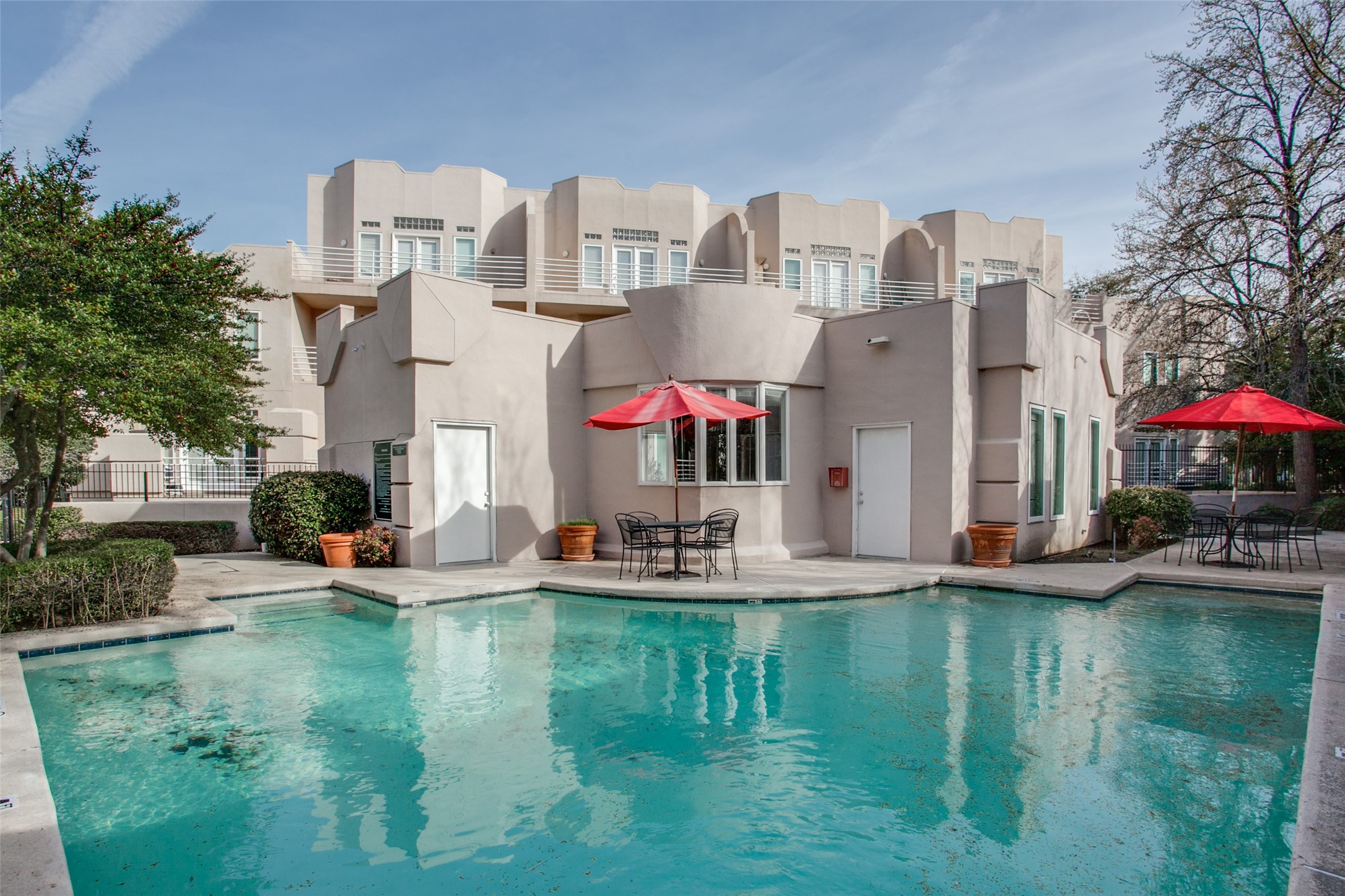 4040 Avondale Avenue 401