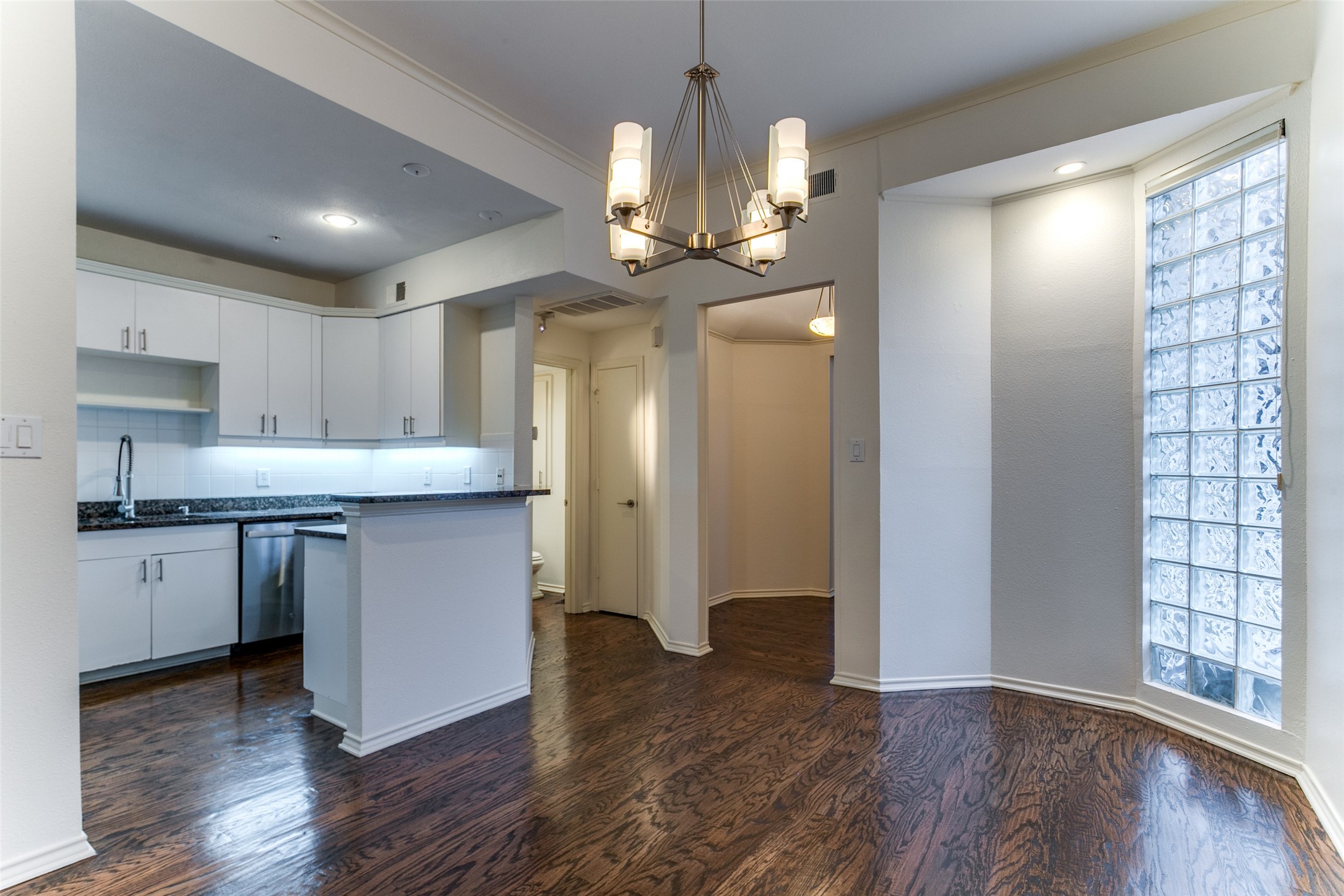 4040 Avondale Avenue 401