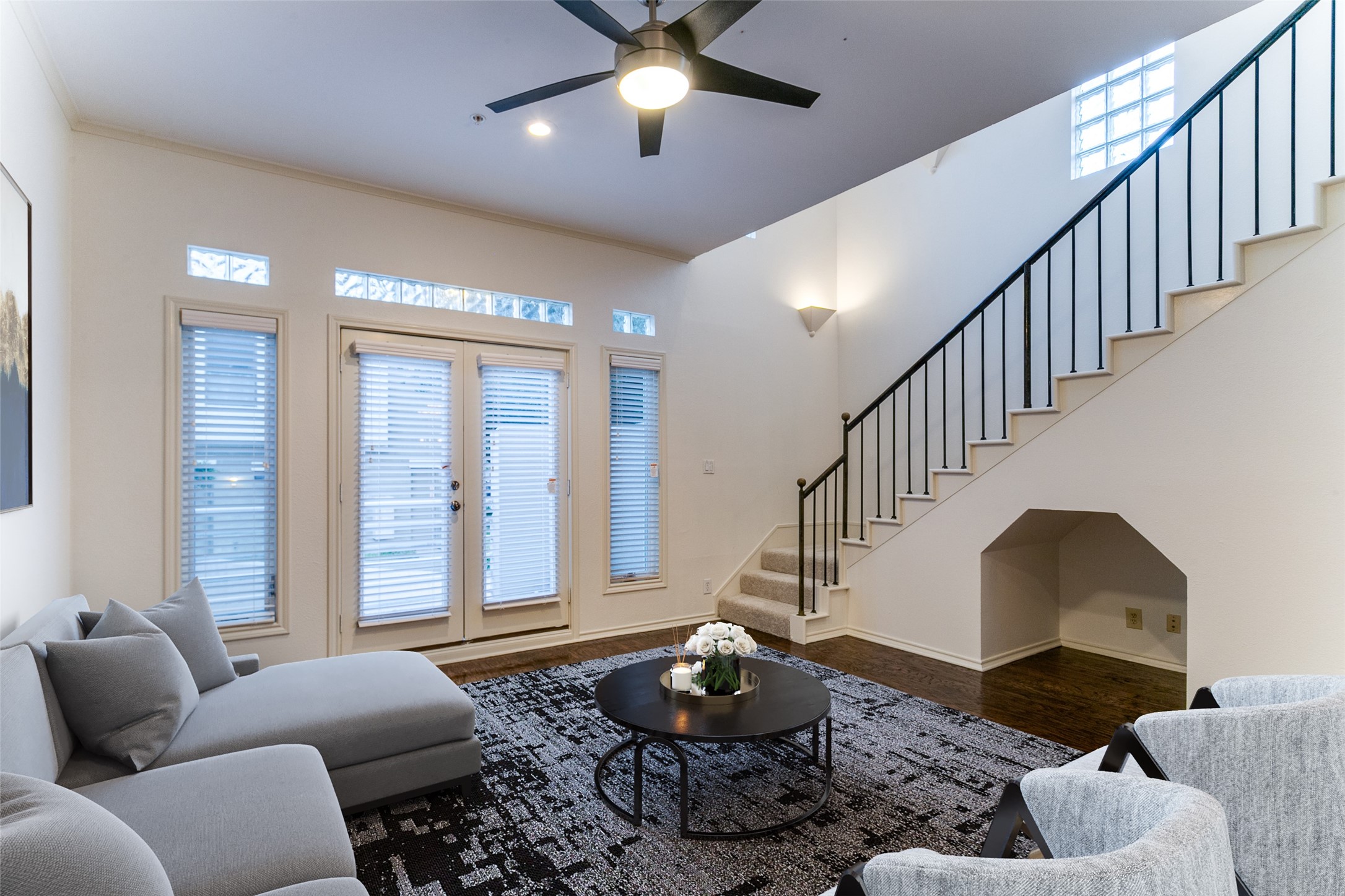 4040 Avondale Avenue 401