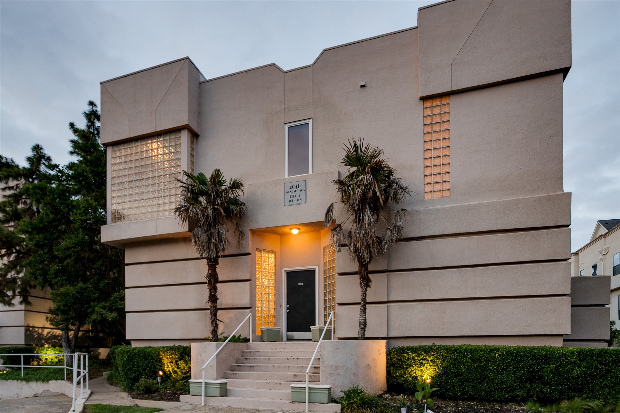 4040 Avondale Avenue 401