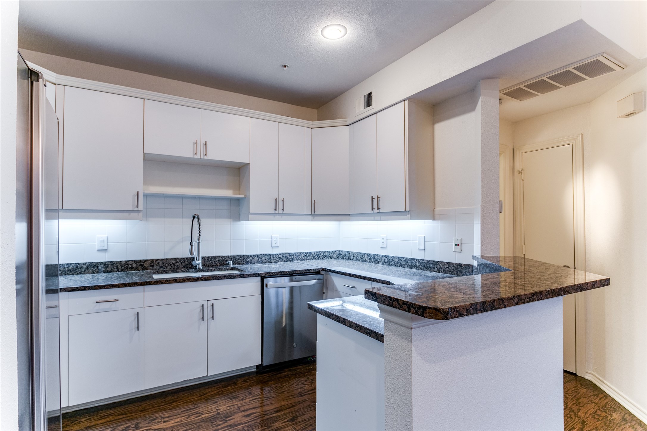 4040 Avondale Avenue 401