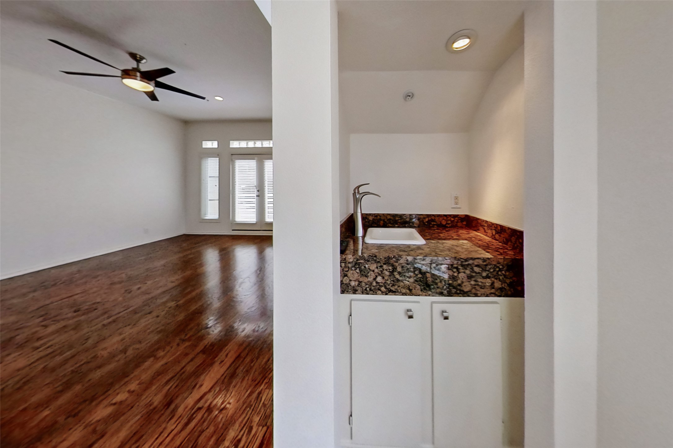 4040 Avondale Avenue 401