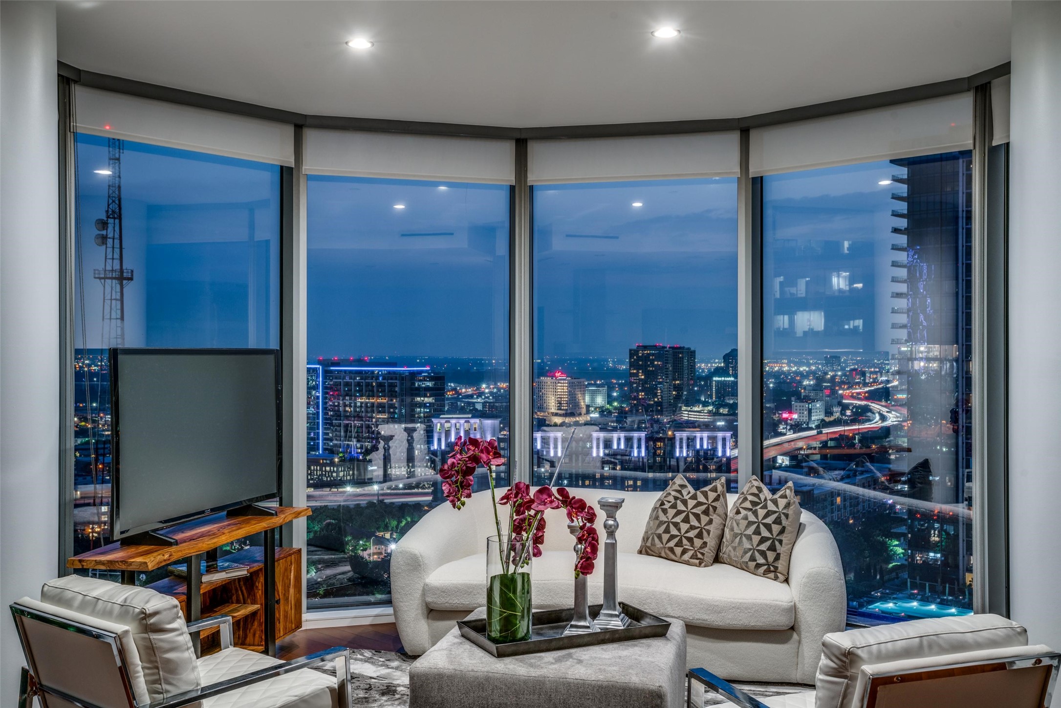 2900 Mckinnon Street 1904