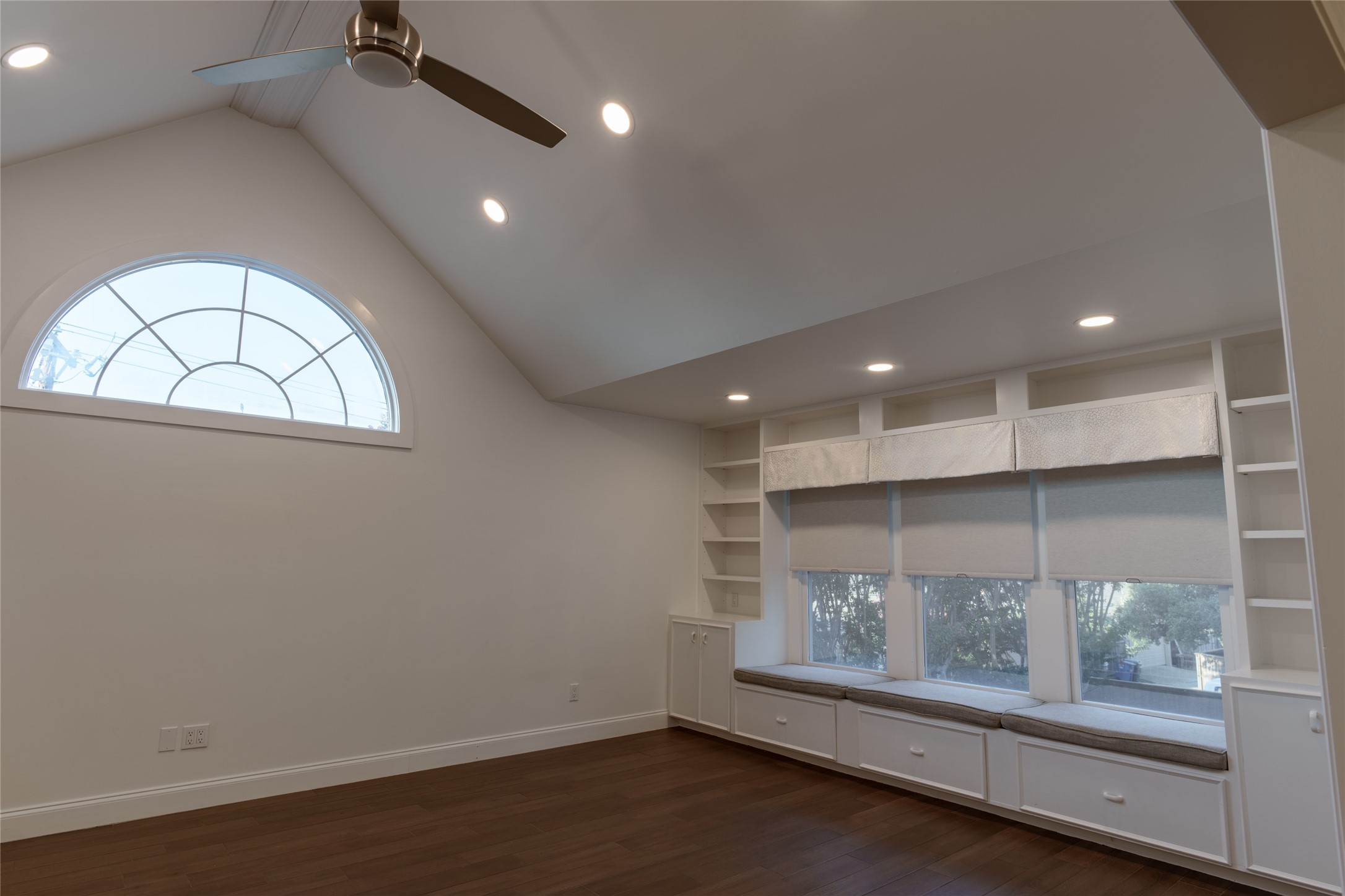 7363 Meadow Oaks Drive
