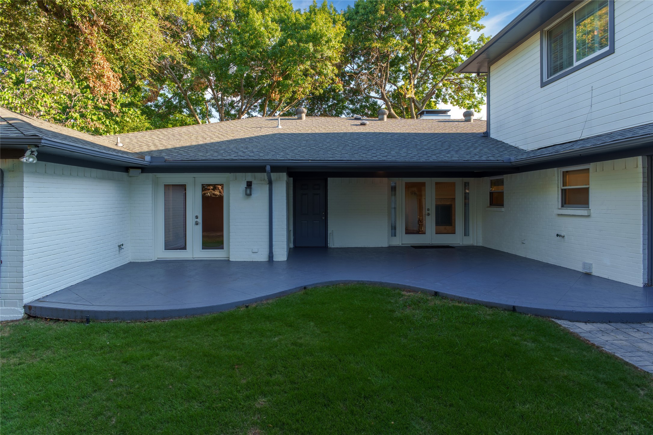 7363 Meadow Oaks Drive